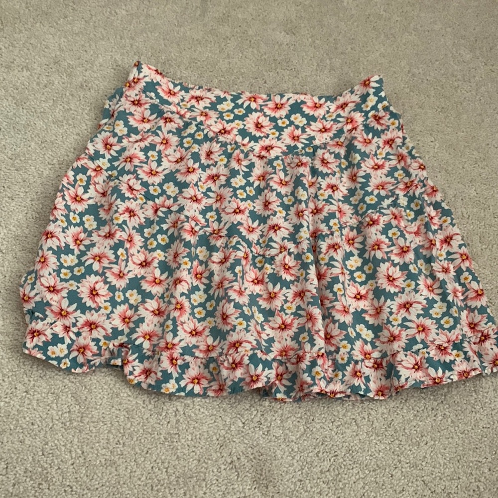 Floral skirt. Never worn. Slightly short.